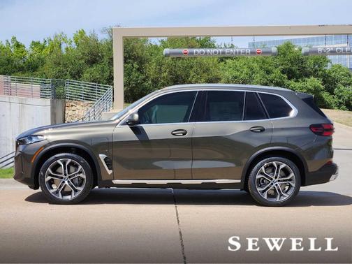 Manhattan Green Metallic 2026 BMW X5 PHEV xDrive50e