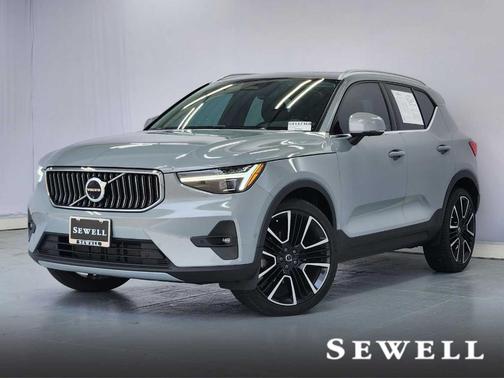 Vapor Grey 2024 Volvo XC40 B5 Ultimate Bright Theme