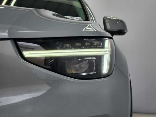 Vapor Grey 2024 Volvo XC40 B5 Ultimate Bright Theme