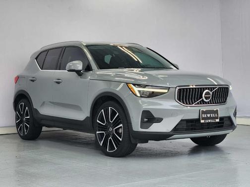 Vapor Grey 2024 Volvo XC40 B5 Ultimate Bright Theme