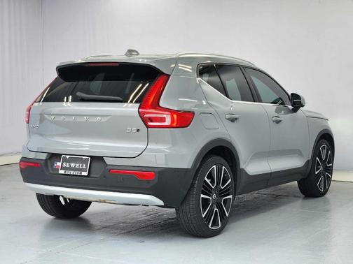 Vapor Grey 2024 Volvo XC40 B5 Ultimate Bright Theme