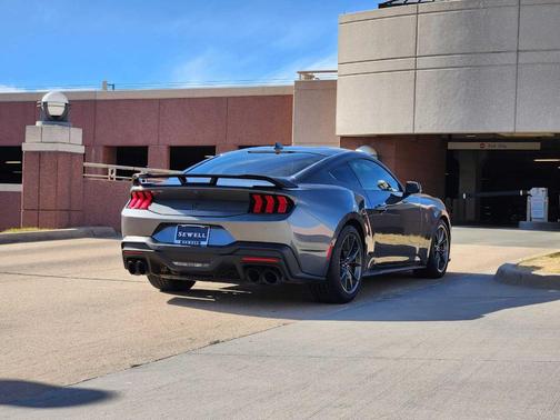 2025 Ford Mustang Dark Horse
