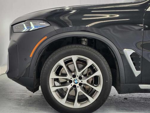 Black Sapphire Metallic 2024 BMW X5 sDrive40i