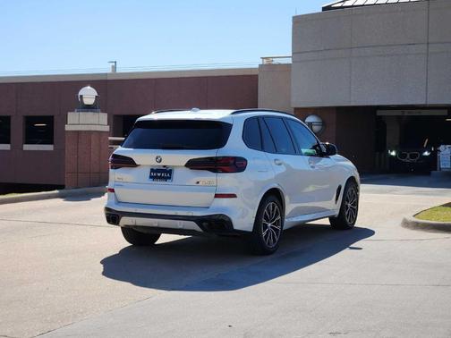 2024 BMW X5 M60i
