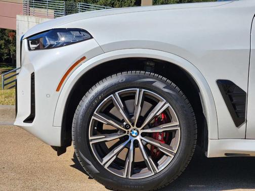 2024 BMW X5 M60i