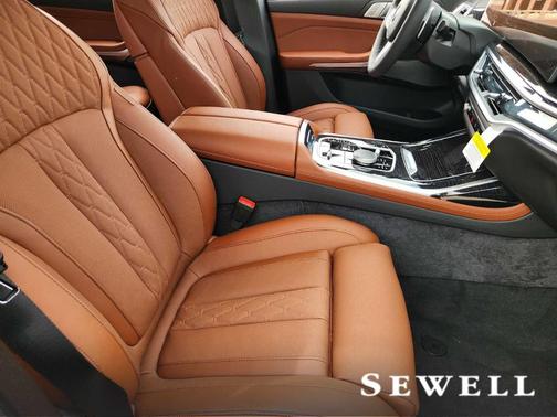 Carbon Black Metallic 2026 BMW X7 xDrive40i