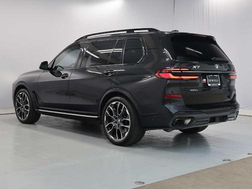 Black Sapphire Metallic 2023 BMW X7 xDrive40i