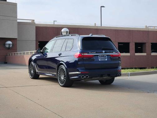 2022 BMW X7 M50i
