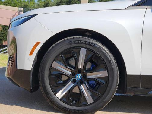 2025 BMW iX M60