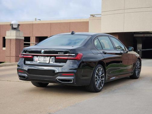 2022 BMW 740 i xDrive
