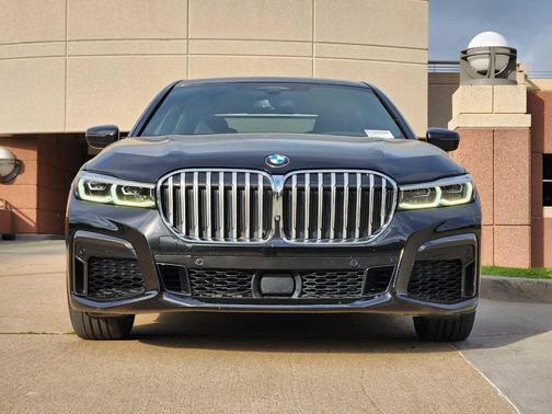 2022 BMW 740 i xDrive