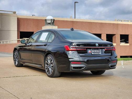 2022 BMW 740 i xDrive