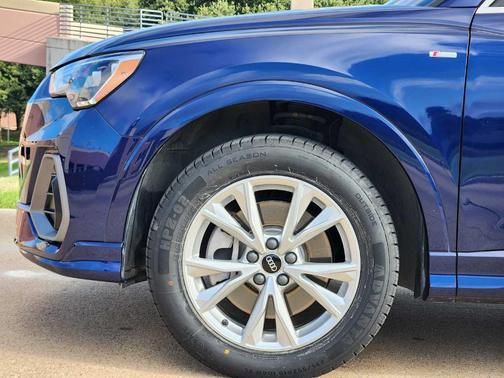2022 Audi Q3 45 S line Premium