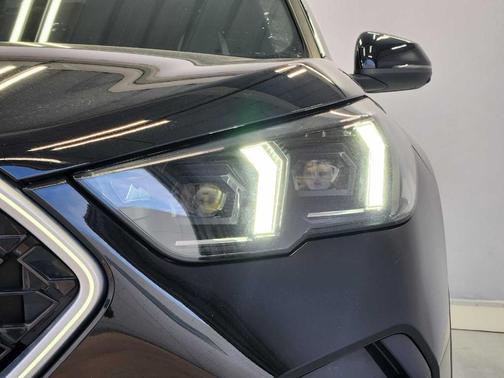 Jet Black 2025 BMW X2 xDrive28i