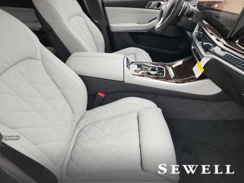 Mineral White Metallic 2026 BMW X5 PHEV xDrive50e