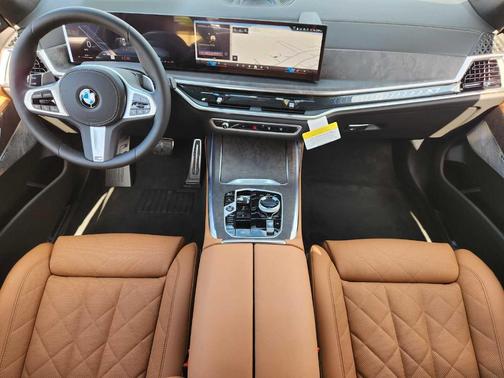 Alpine White 2027 BMW X7 xDrive40i