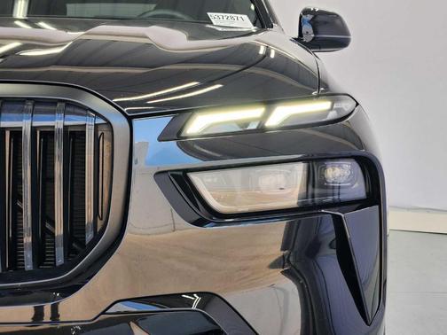 Black Sapphire Metallic 2026 BMW X7 xDrive40i