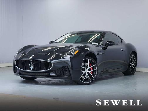 Nero Ribelle Metallic 2024 Maserati GranTurismo Modena