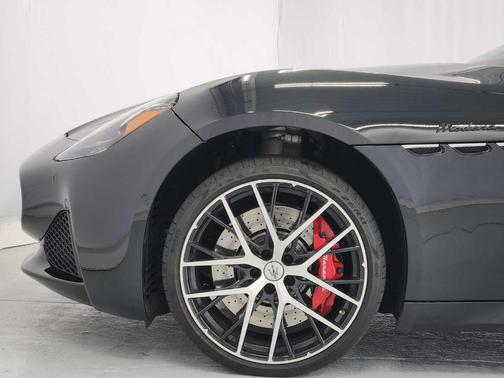 Nero Ribelle Metallic 2024 Maserati GranTurismo Modena