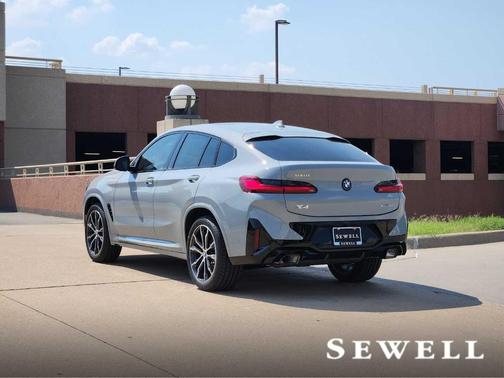 2025 BMW X4 xDrive30i