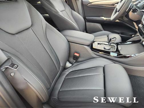 2025 BMW X4 xDrive30i