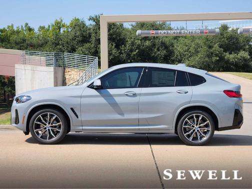 2025 BMW X4 xDrive30i