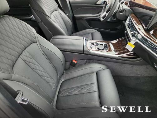 Gray Metallic 2027 BMW X7 xDrive40i