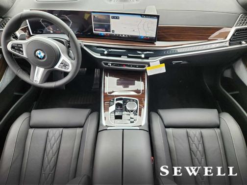 Gray Metallic 2027 BMW X7 xDrive40i