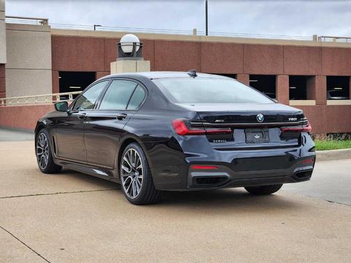 2022 BMW 750 i xDrive