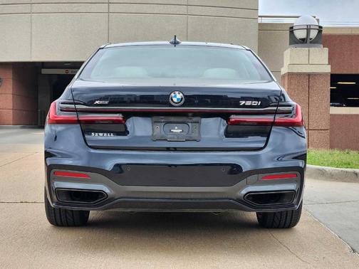 2022 BMW 750 i xDrive