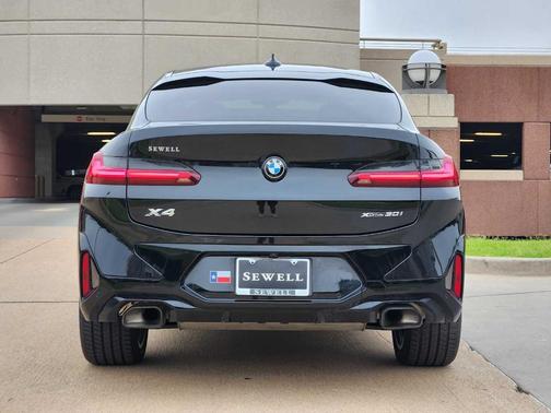 2025 BMW X4 xDrive30i