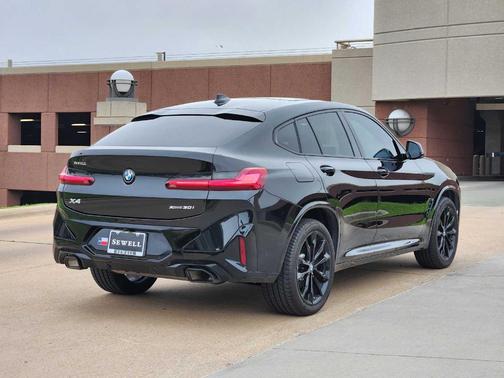 2025 BMW X4 xDrive30i