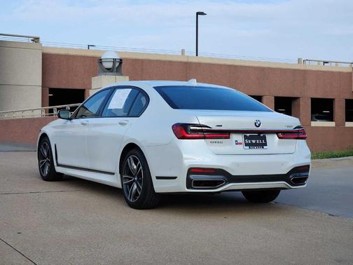 2022 BMW 750 i xDrive