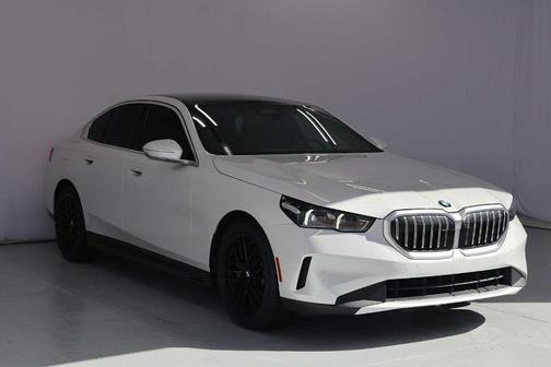 Mineral White Metallic 2024 BMW 530 i