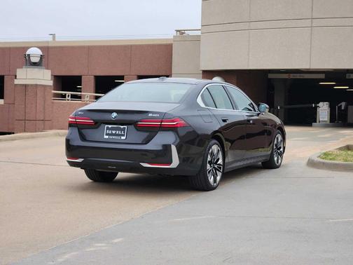 2025 BMW 540 i xDrive