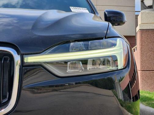 Onyx Black Metallic 2021 Volvo XC60 T5 Momentum