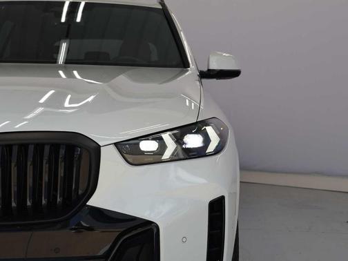 Mineral White Metallic 2026 BMW X5 xDrive40i
