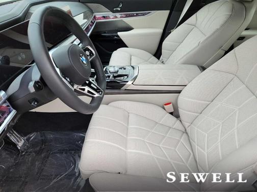 2025 BMW 760 760i xDrive