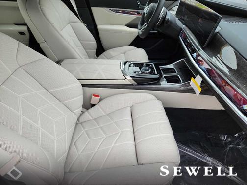 2025 BMW 760 760i xDrive