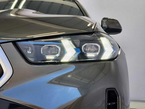 Manhattan Green Metallic 2024 BMW X6 xDrive40i