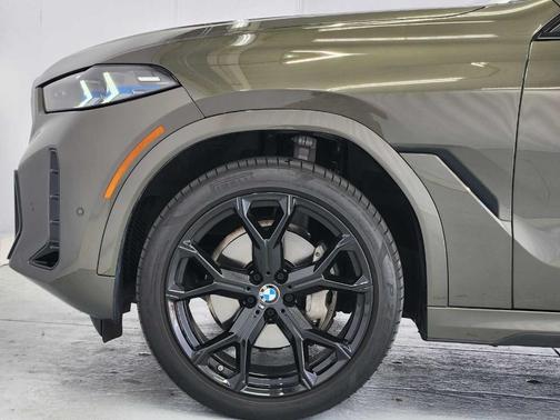 Manhattan Green Metallic 2024 BMW X6 xDrive40i