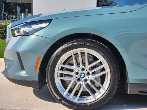 2024 BMW 530 i xDrive