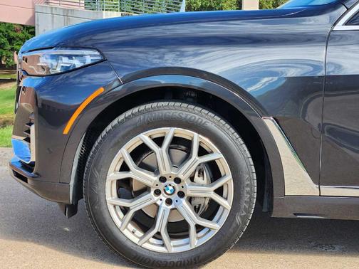Dark Graphite Metallic 2022 BMW X7 xDrive40i