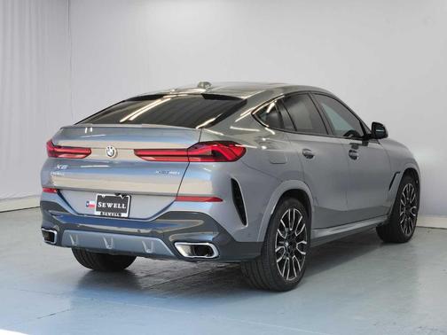 Gray Metallic 2024 BMW X6 xDrive40i