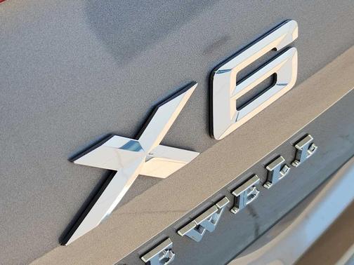 Gray Metallic 2024 BMW X6 xDrive40i