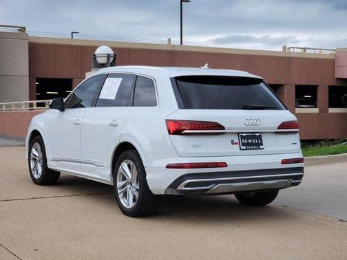 2022 Audi Q7 45 Premium Plus