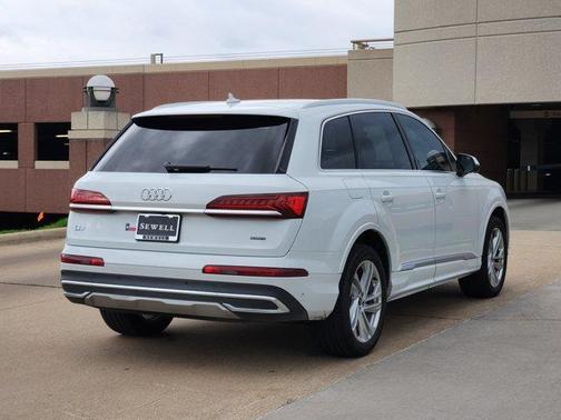 2022 Audi Q7 45 Premium Plus