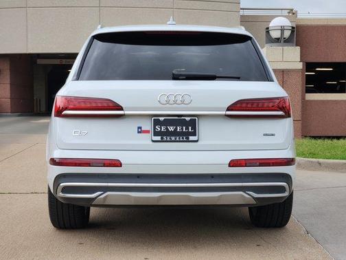 2022 Audi Q7 45 Premium Plus
