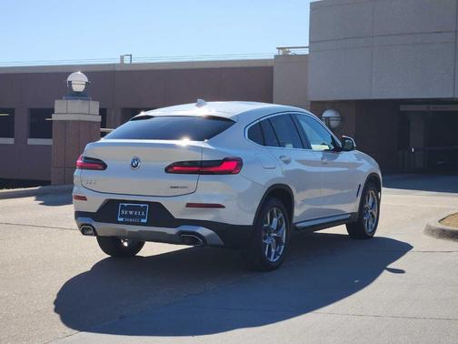 2025 BMW X4 xDrive30i
