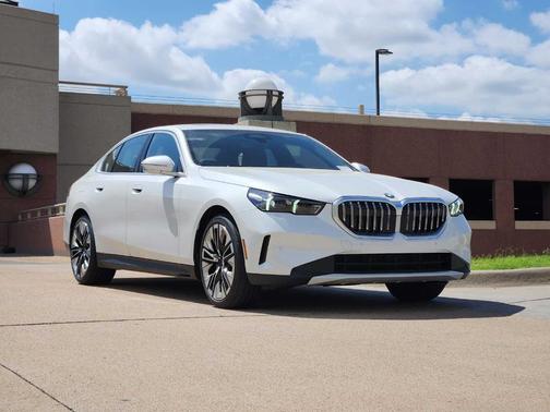 Mineral White Metallic 2026 BMW 530 i